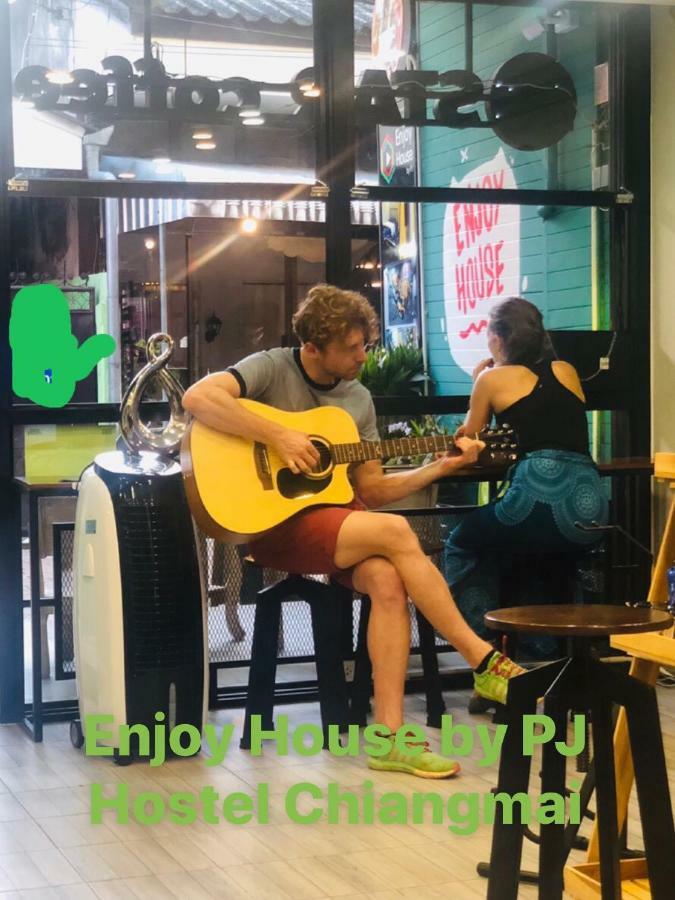Enjoy House Hostel Τσιάνγκ Μάι Εξωτερικό φωτογραφία