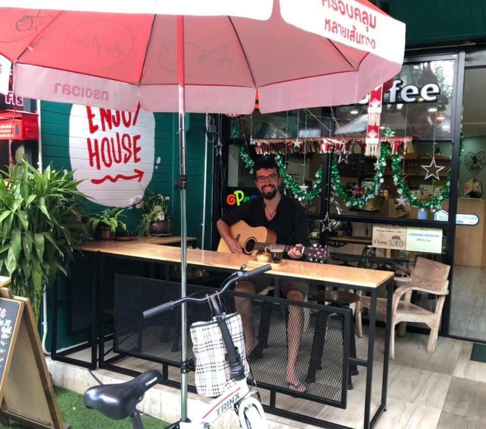 Enjoy House Hostel Τσιάνγκ Μάι Εξωτερικό φωτογραφία